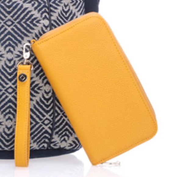 thirty-one Handbags - Thirty-one All About the Benjamins Wallet/wristlet